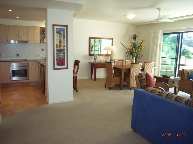 4/4 Queen Street, Yamba NSW 2464