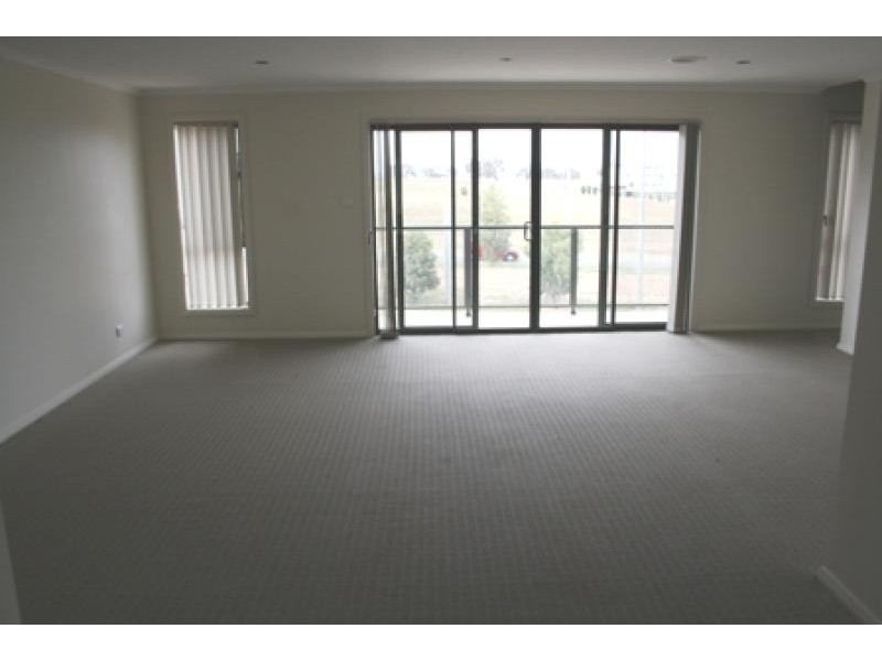 113 Anthony Rolfe Avenue, Gungahlin ACT 2912