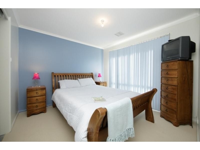 2 ELYARD PLACE, Dunlop ACT 2615