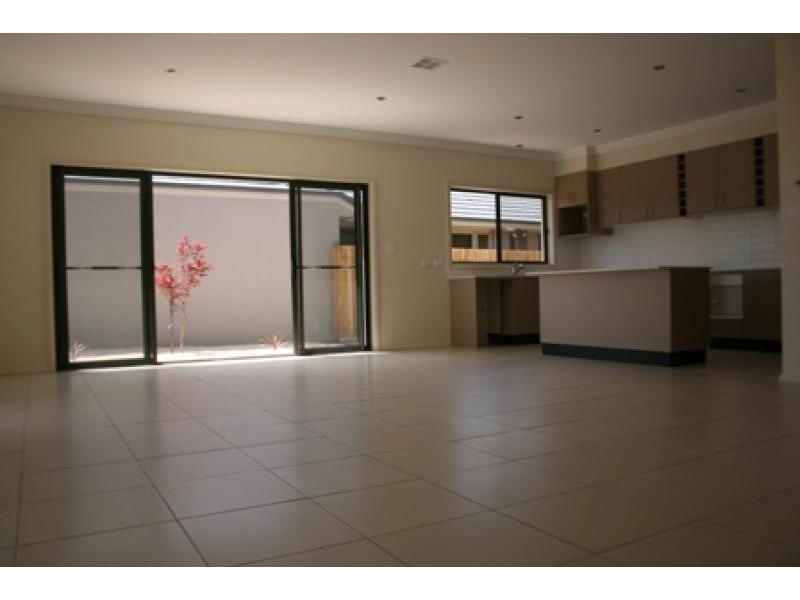 31 Helen Leonard Cres, Forde ACT 2914