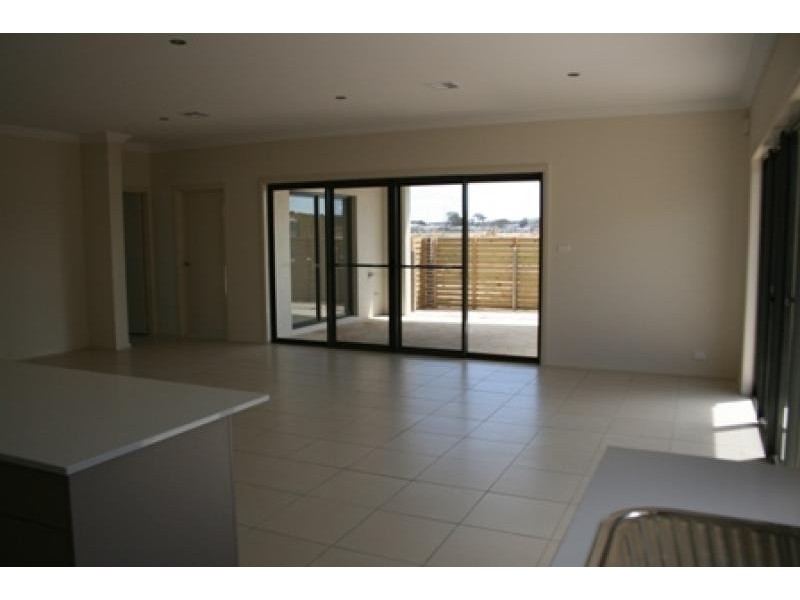 31 Helen Leonard Cres, Forde ACT 2914