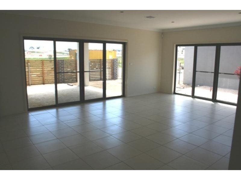 31 Helen Leonard Cres, Forde ACT 2914