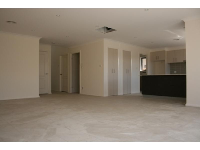 33 Helen Leonard Crescent, Forde ACT 2914