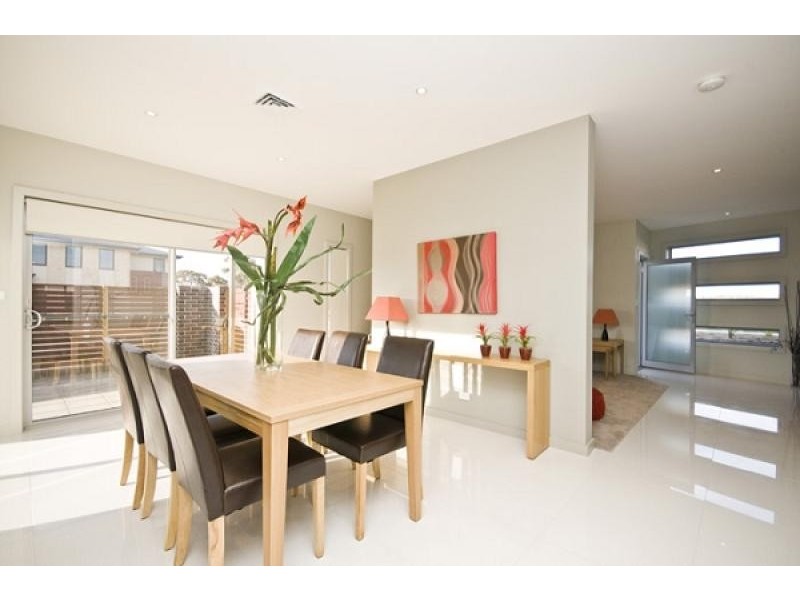 15 Amy Ackman Street, Forde ACT 2914