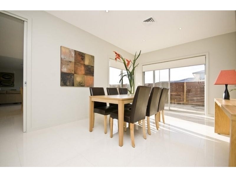 15 Amy Ackman Street, Forde ACT 2914