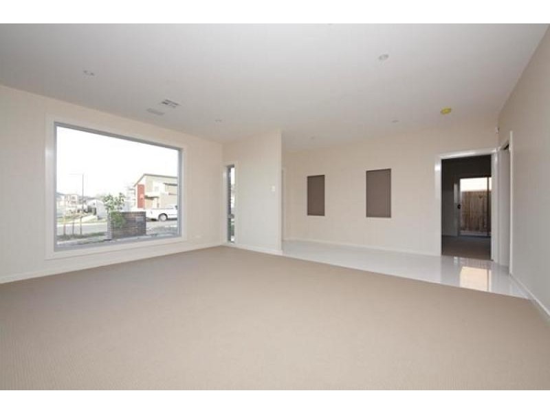 40 Helen Leonard Street, Forde ACT 2914