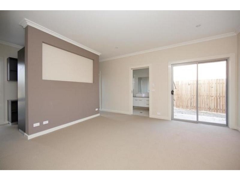 40 Helen Leonard Street, Forde ACT 2914