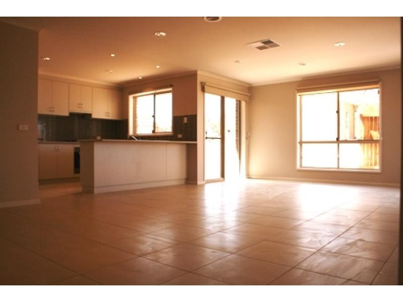 32 Beveridge Street, Forde ACT 2914
