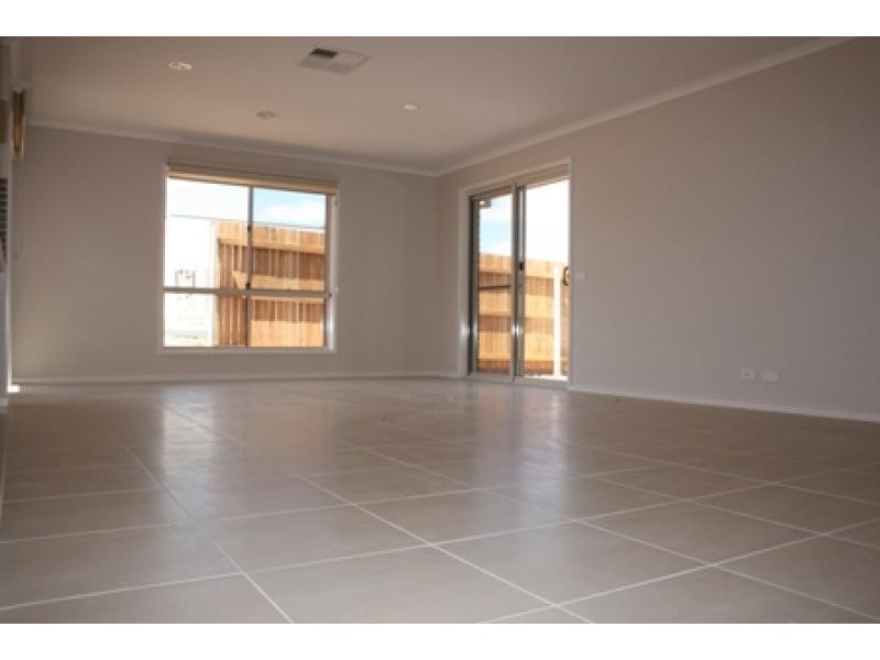 32 Beveridge Street, Forde ACT 2914