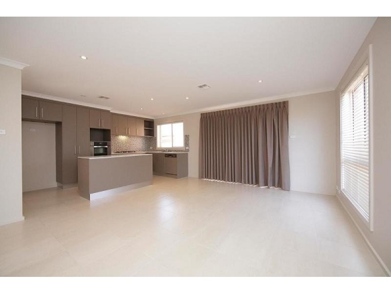 Unit 1, 10 a Cedar Street, Harrison ACT 2914