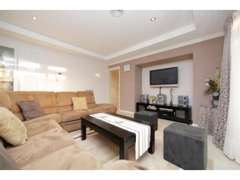 2 Farmer Place, Gungahlin ACT 2912