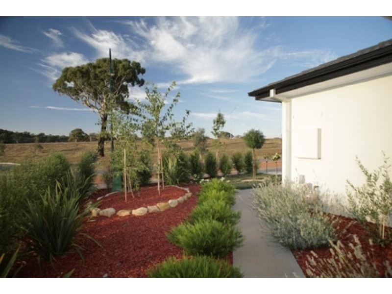 2 Farmer Place, Gungahlin ACT 2912