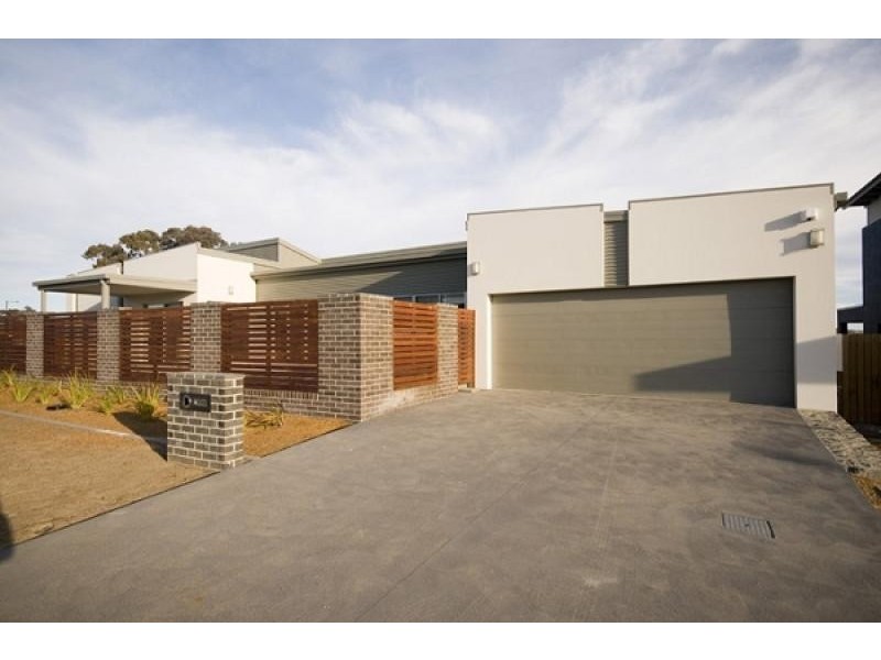 15 Amy Ackman Street, Forde ACT 2914