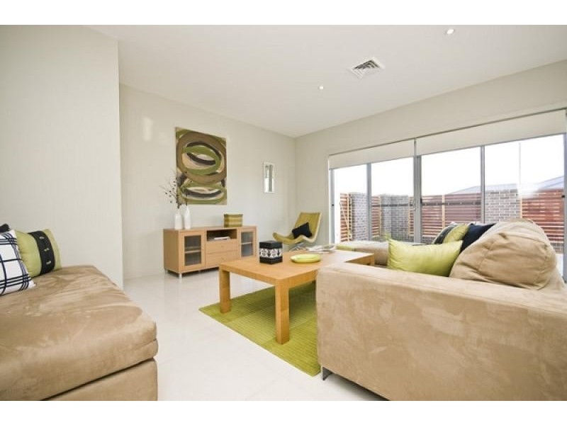 15 Amy Ackman Street, Forde ACT 2914