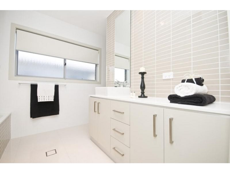 15 Amy Ackman Street, Forde ACT 2914