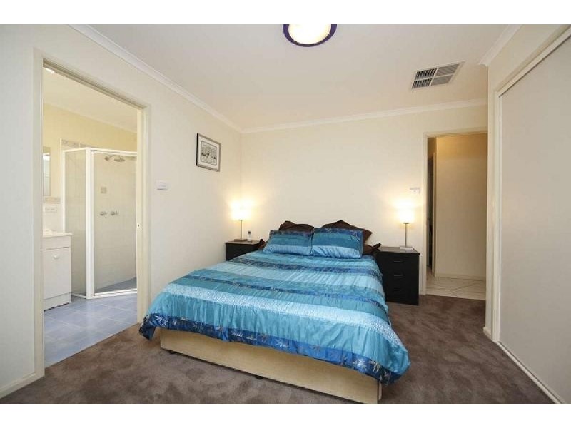 13 Akubra Place, Dunlop ACT 2615