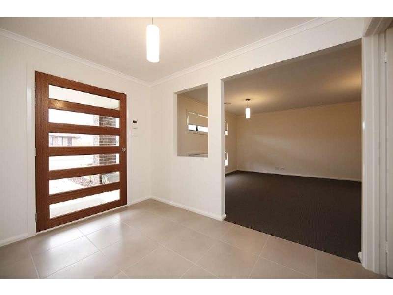 24 Kylie Tennant Street, Franklin ACT 2913