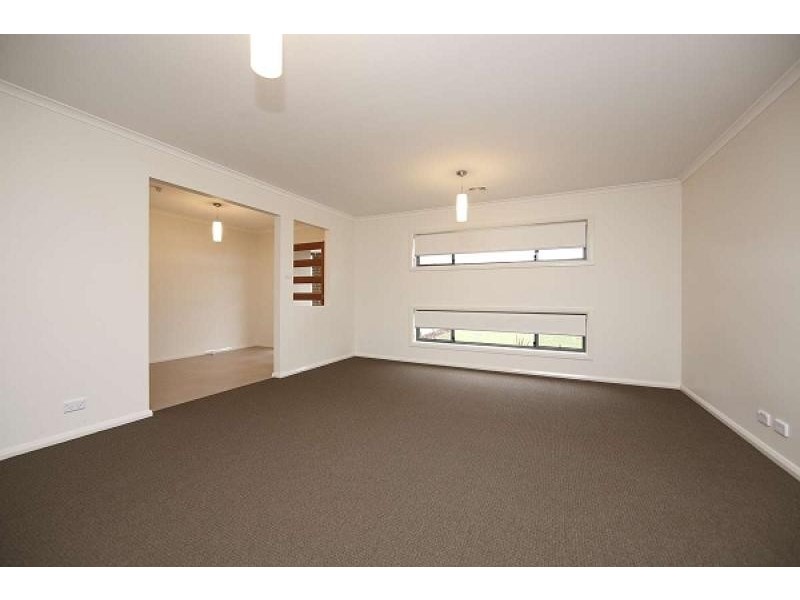 24 Kylie Tennant Street, Franklin ACT 2913