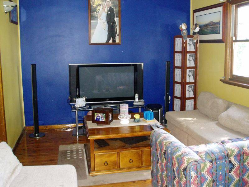 21 ENDEAVOUR ROAD, Georges Hall NSW 2198