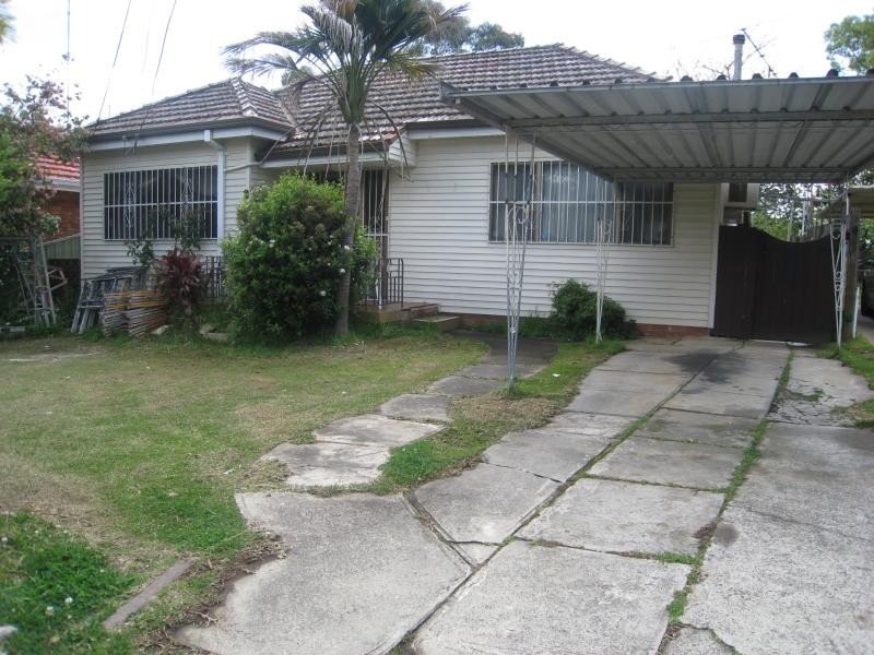 5 Banksia Road, Greenacre NSW 2190