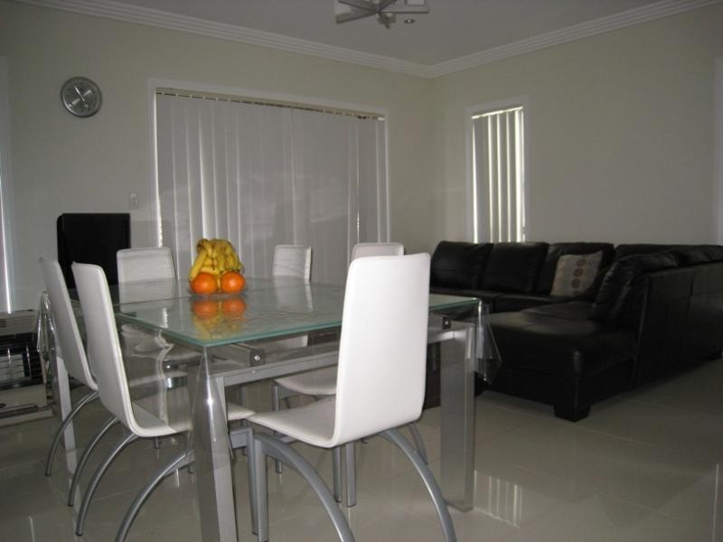 2/2 Highview Avenue, Greenacre NSW 2190