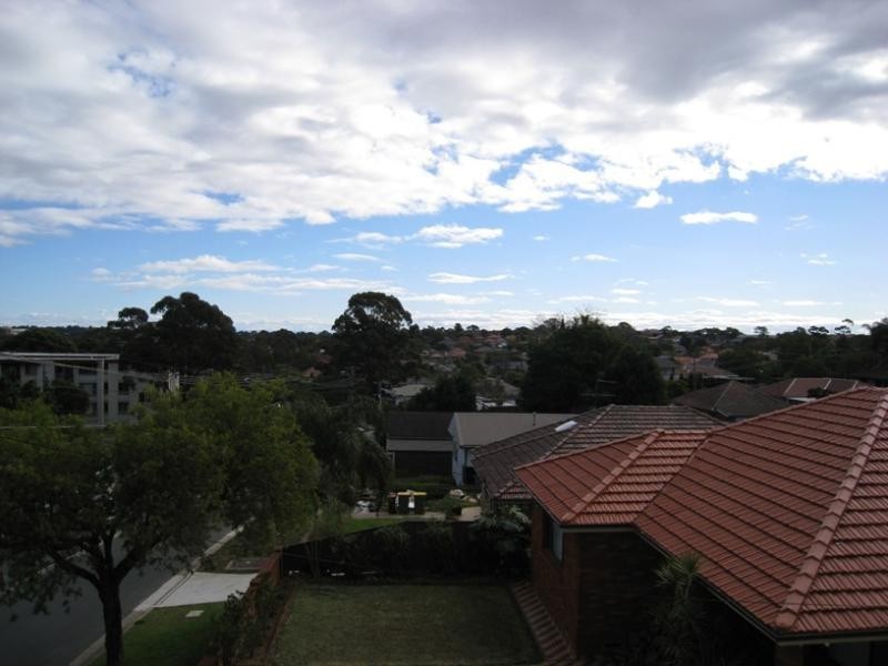 2/2 Highview Avenue, Greenacre NSW 2190
