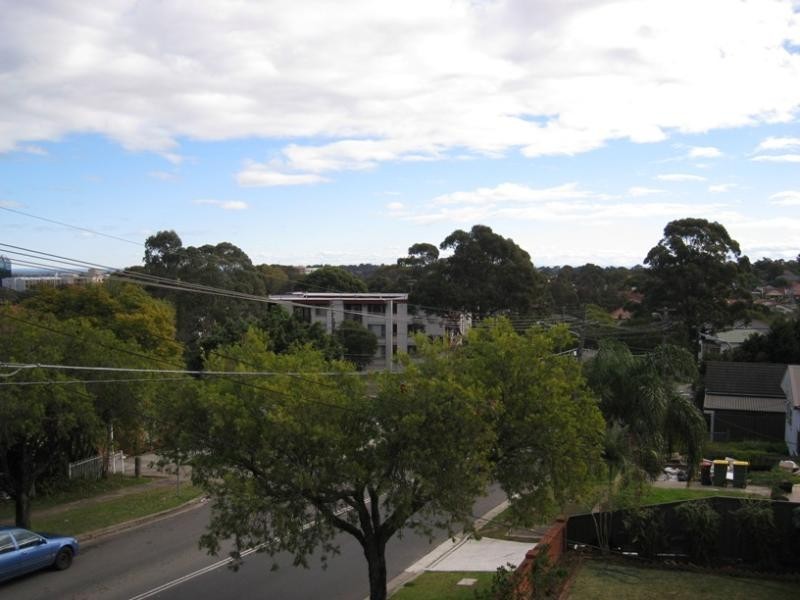 2/2 Highview Avenue, Greenacre NSW 2190