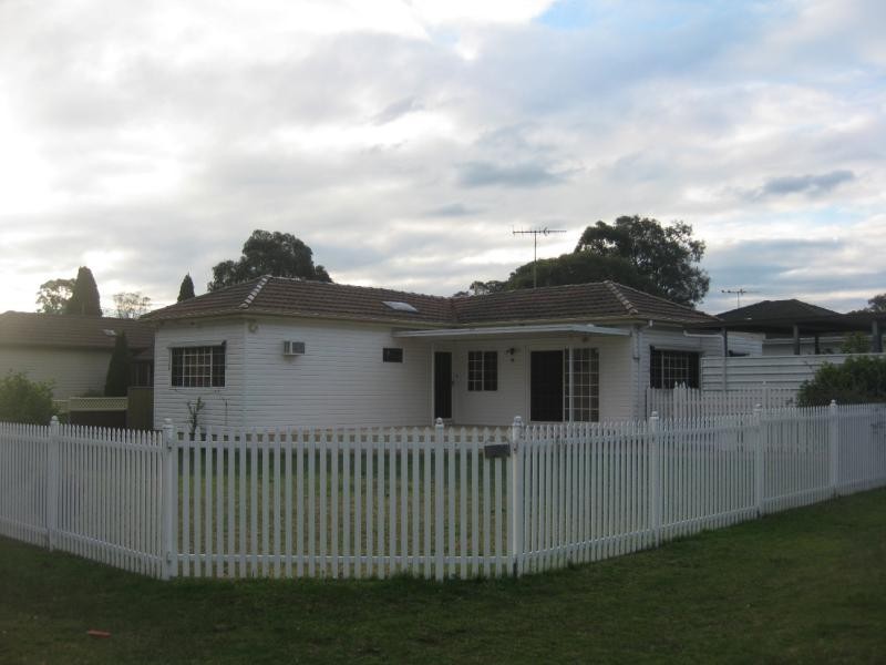 98 Yanderra Road, Condell Park NSW 2200