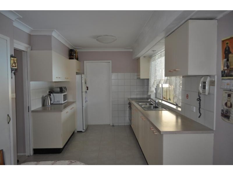 2c Birdwood Road, Georges Hall NSW 2198