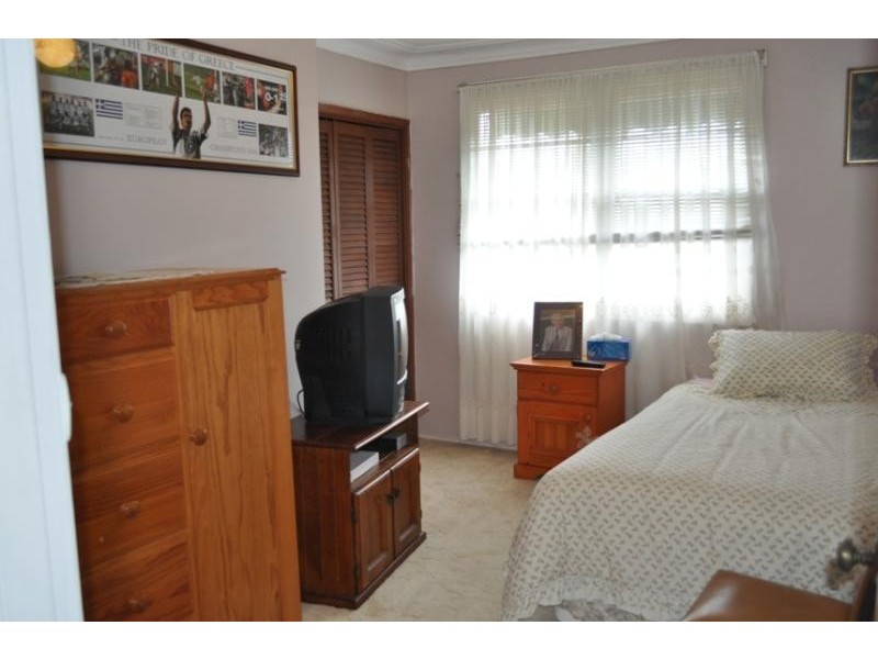 2c Birdwood Road, Georges Hall NSW 2198