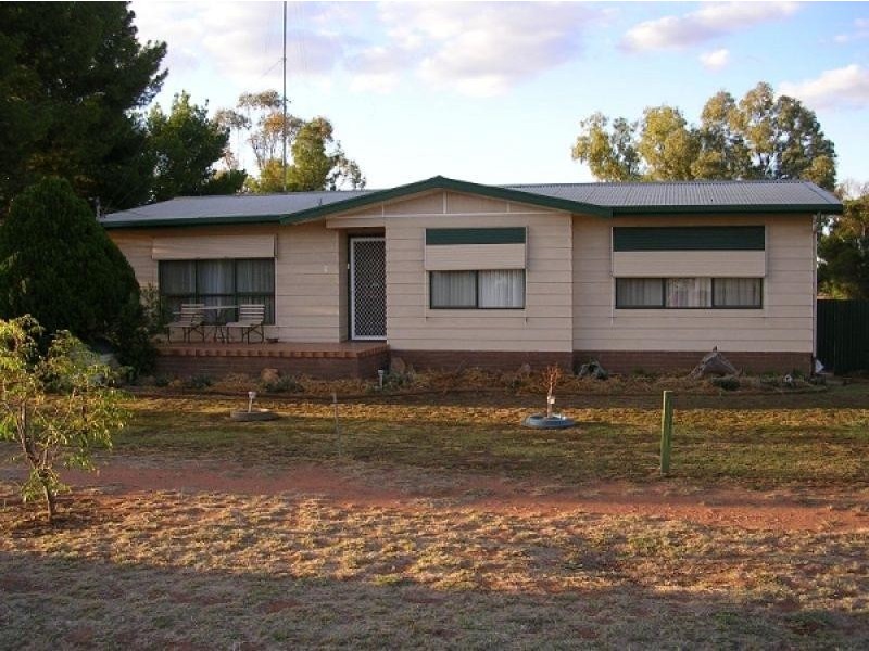 1 Robert Street, Ungarie NSW 2669