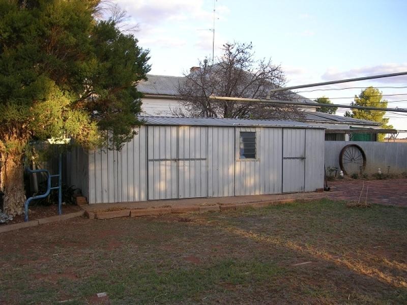 1 Robert Street, Ungarie NSW 2669
