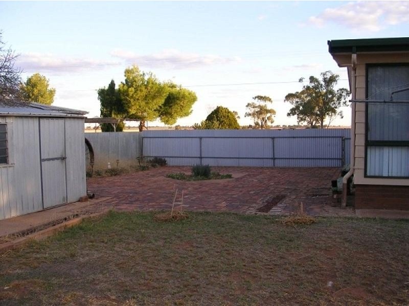 1 Robert Street, Ungarie NSW 2669