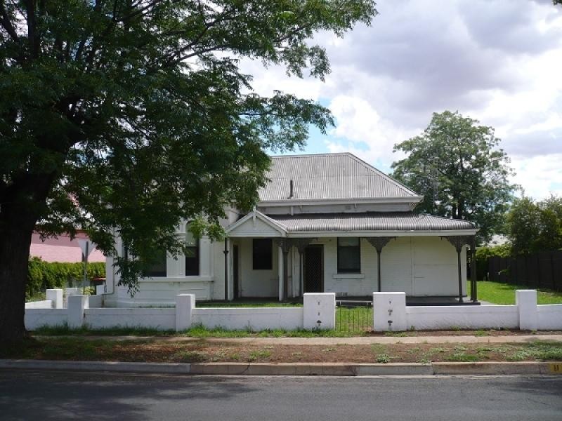 14 Battye Street, Forbes NSW 2871