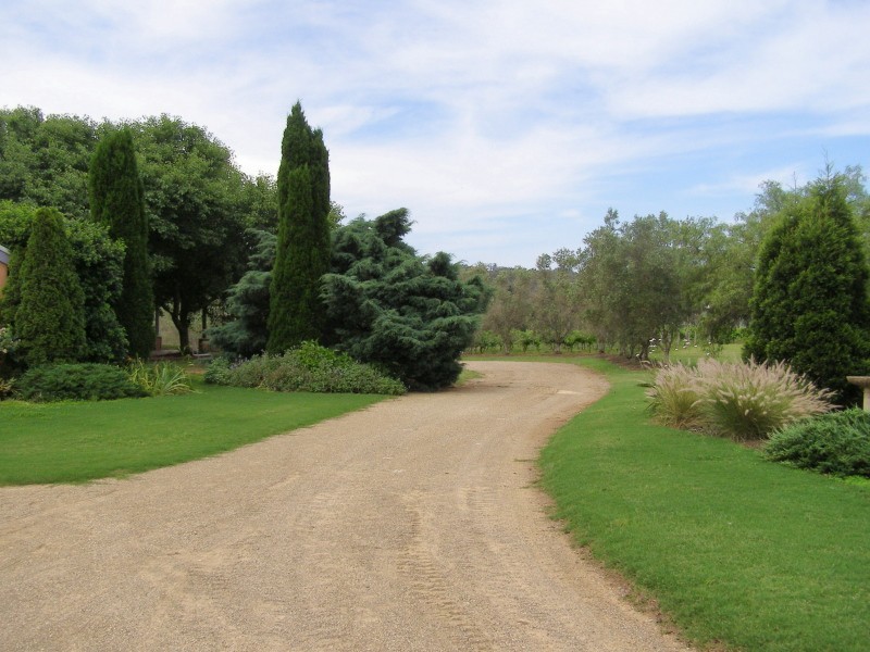 “SANDALYN” 162 Wilderness Road, Lovedale NSW 2325