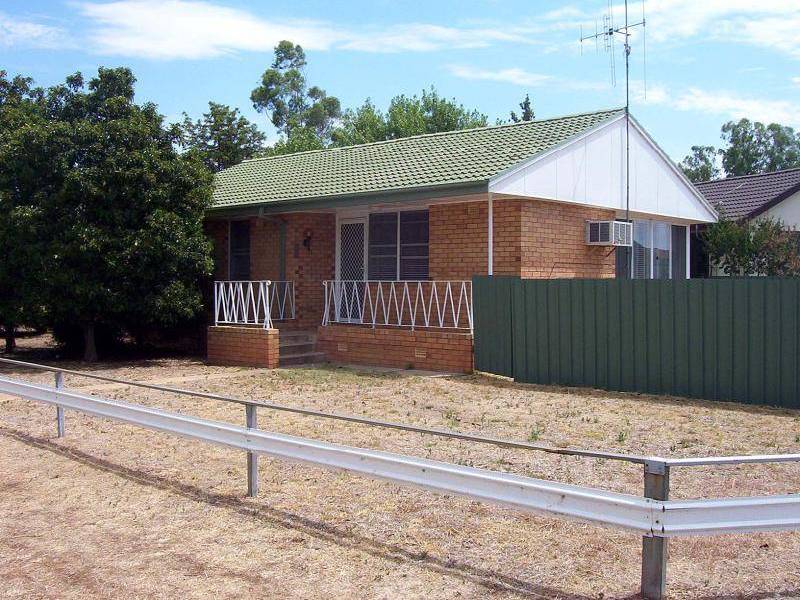 188 FARNELL STREET, Forbes NSW 2871