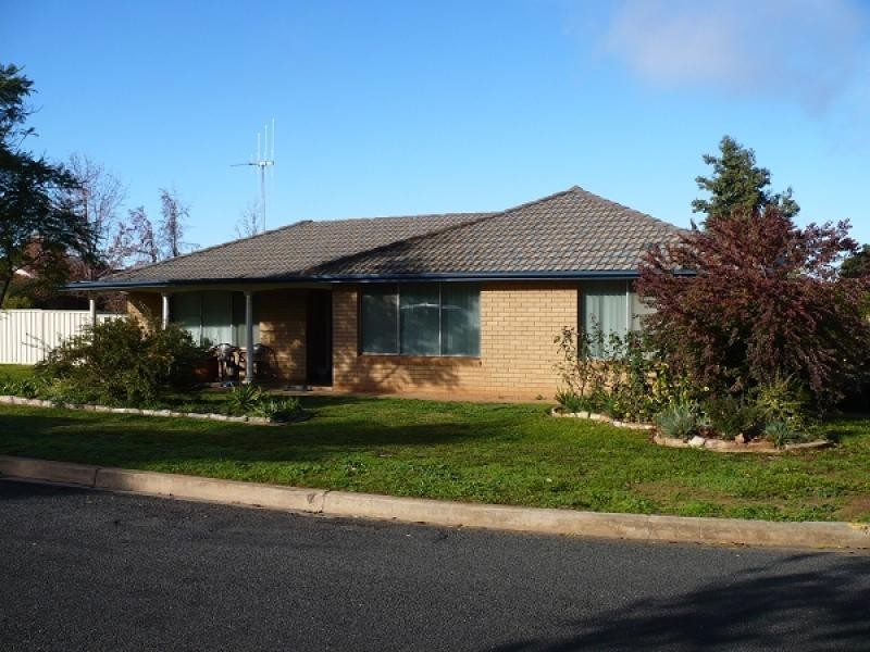 1 Coolabah Street, Forbes NSW 2871