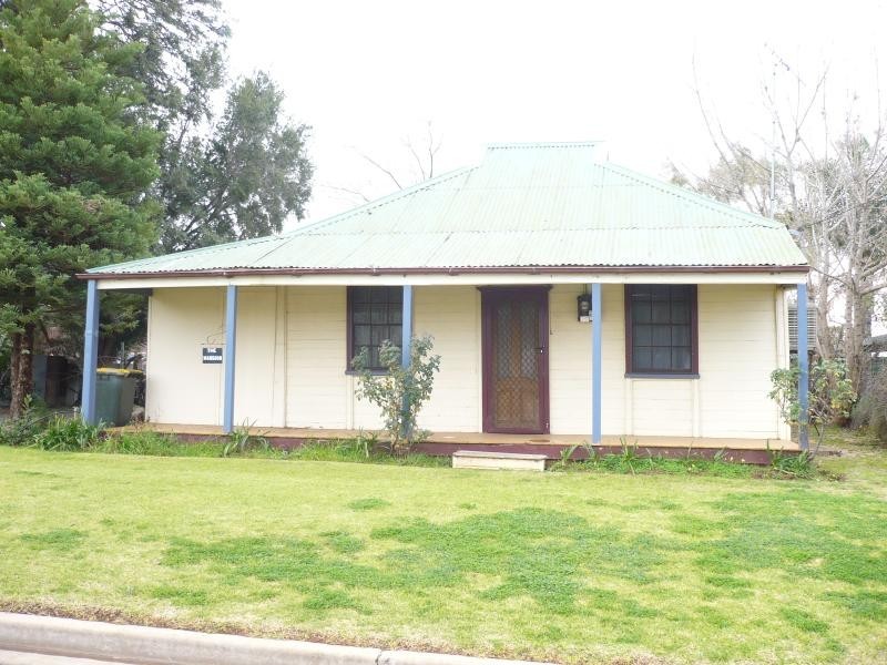 72 TEMPLAR STREET, Forbes NSW 2871