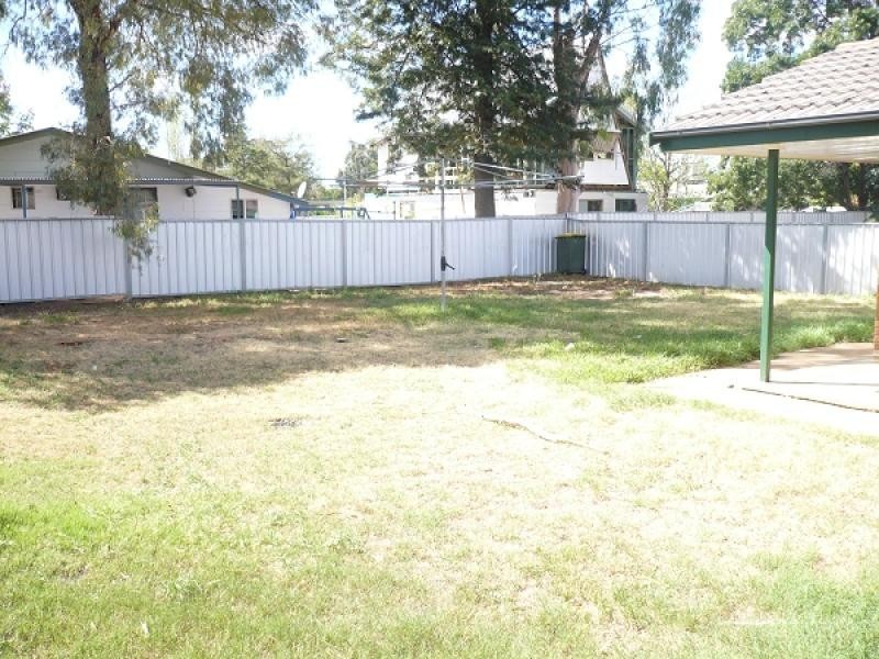9 Crouch St, Forbes NSW 2871