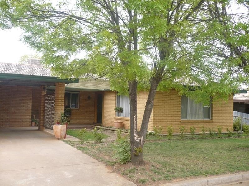 15 Coolabah St, Forbes NSW 2871