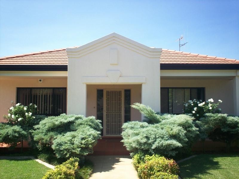 4 William St, Forbes NSW 2871