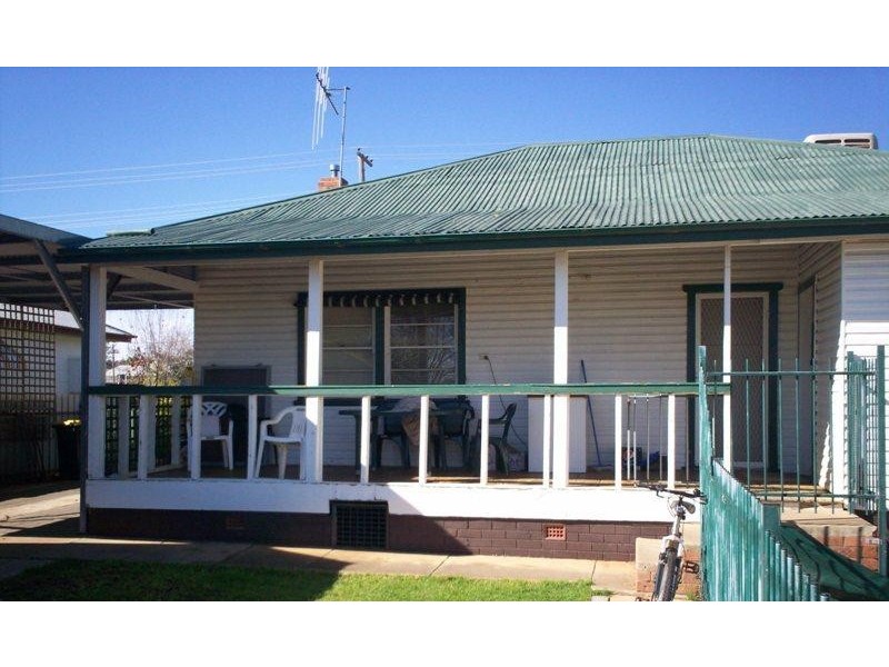 84 Farnell St, Forbes NSW 2871