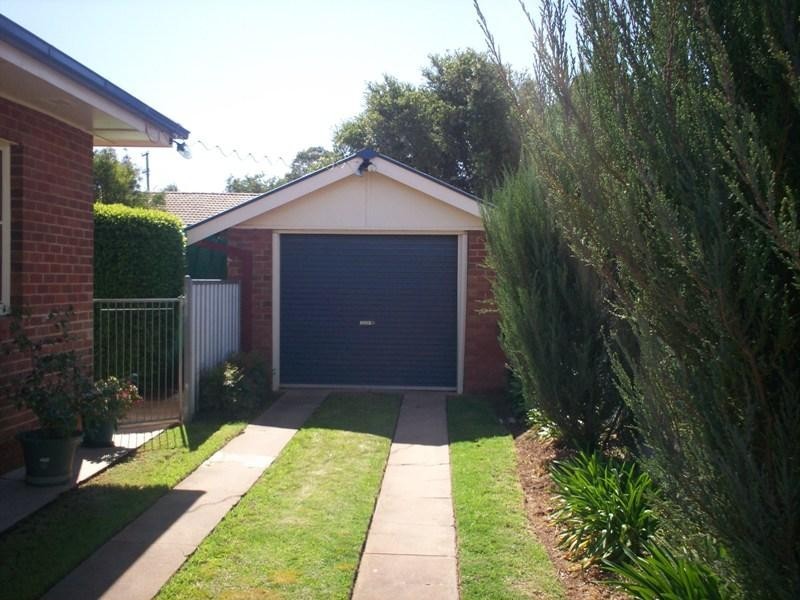 21 Battye St, Forbes NSW 2871