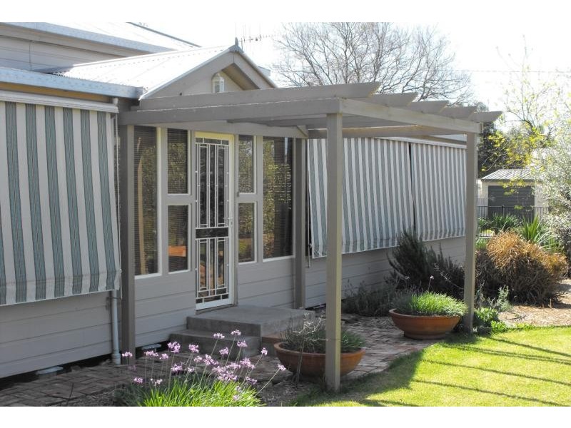 9 Charles Street, Coonamble NSW 2829