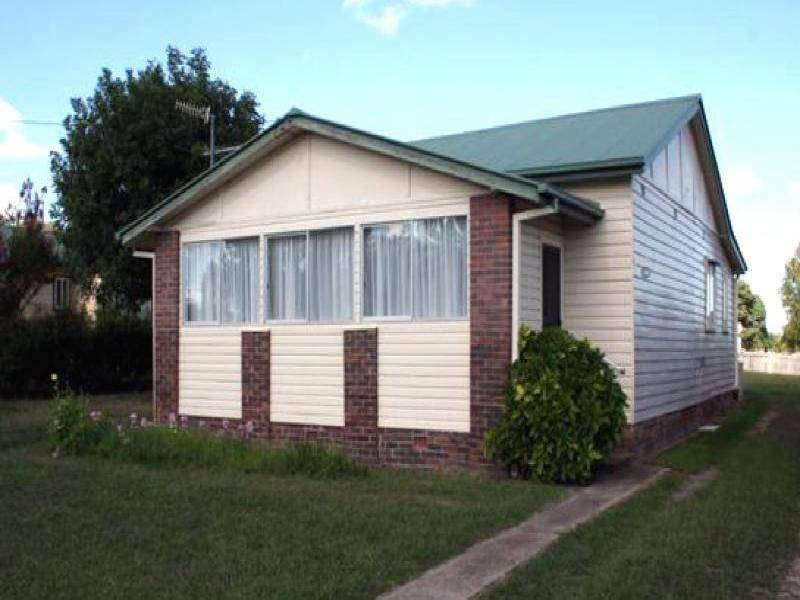 81 MARKHAM STREET, Armidale NSW 2350
