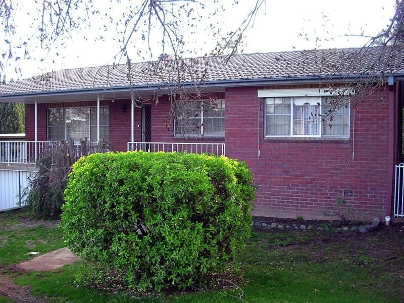 13 Russell Street, Young NSW 2594