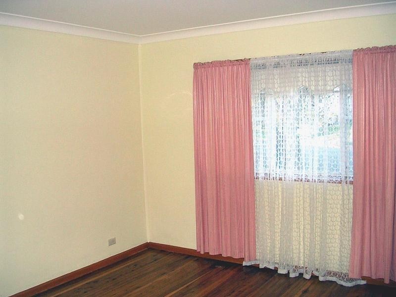 13 Russell Street, Young NSW 2594