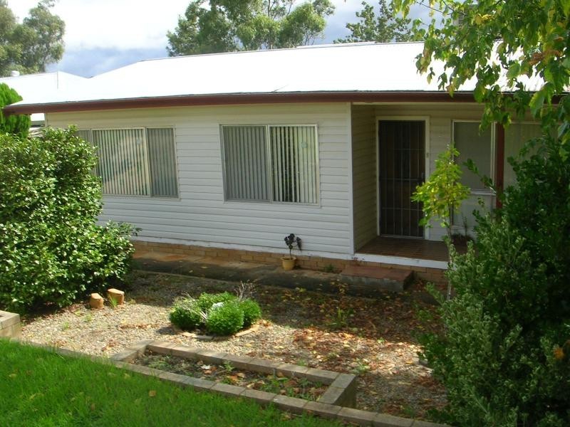 3 Milong St, Young NSW 2594