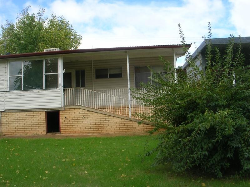 3 Milong St, Young NSW 2594