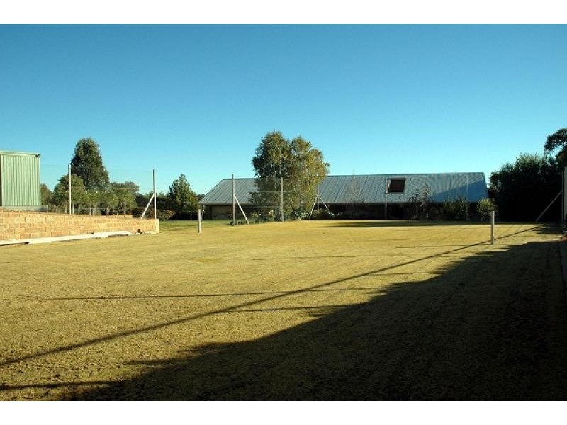 4+ bedrooms on 0.8 Ha, Cowra NSW 2794